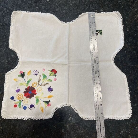 Vintage Embroidered Linen Bread Basket Napkin Flowers in Vibrant Colors 17x16" - Picture 8 of 11